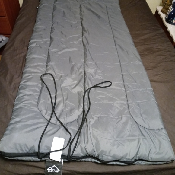 🦌🦃BASE CAMP💤SLEEPING BAG🎒🚜🏘LARGE AND THICK FOR WARMTH. 🇺🇸 - Picture 10 of 16